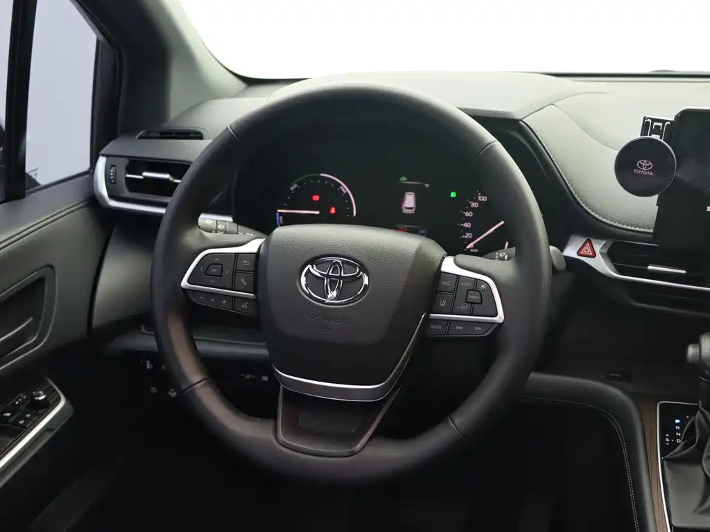 Toyota Granvia — фото 17