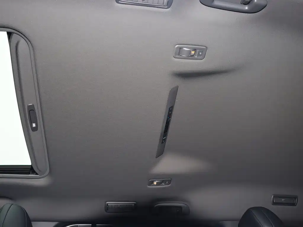 Toyota Granvia — фото 18