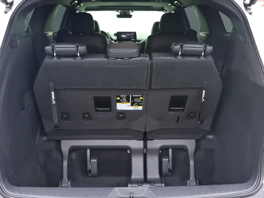 Toyota Granvia — фото 23