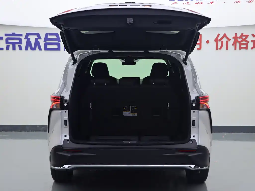 Toyota Granvia — фото 24