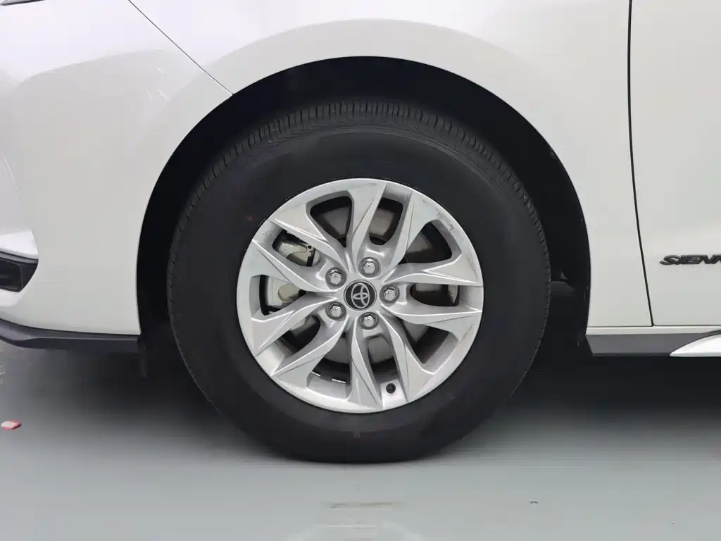 Toyota Granvia — фото 4