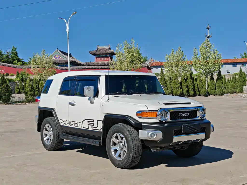 Toyota FJ Cruiser — фото 2
