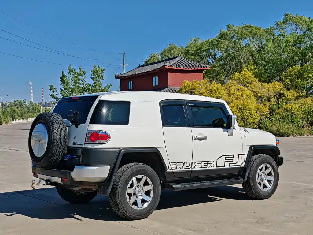 Toyota FJ Cruiser — фото 7