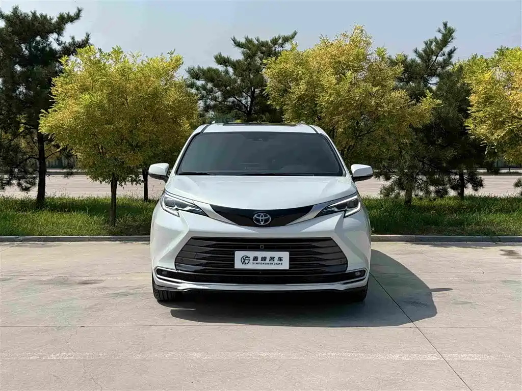 Toyota Sienna — фото 2