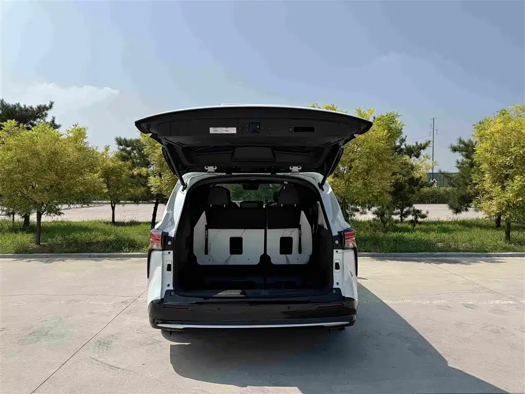 Toyota Sienna — фото 17