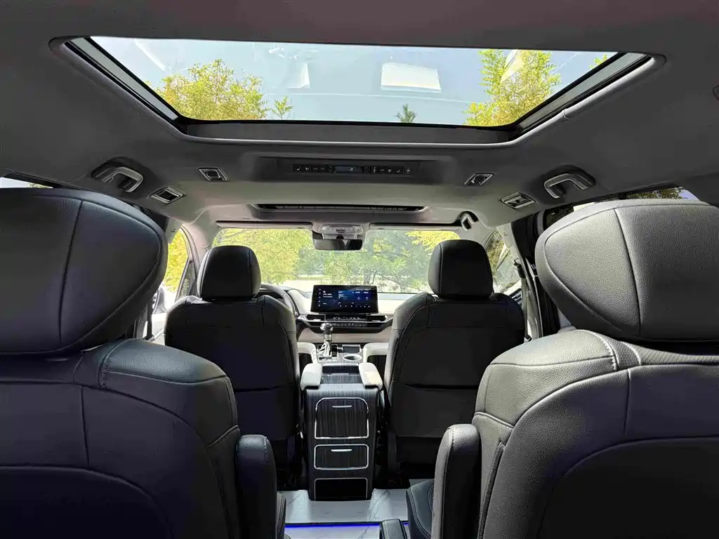 Toyota Sienna — фото 18
