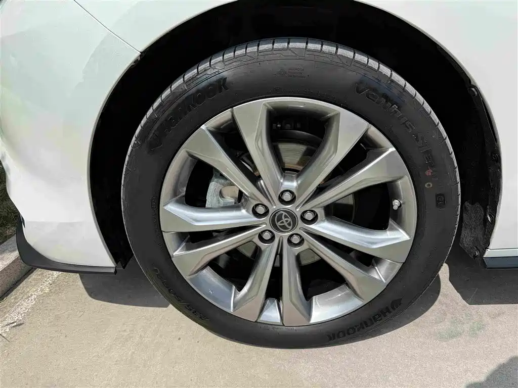 Toyota Sienna — фото 4