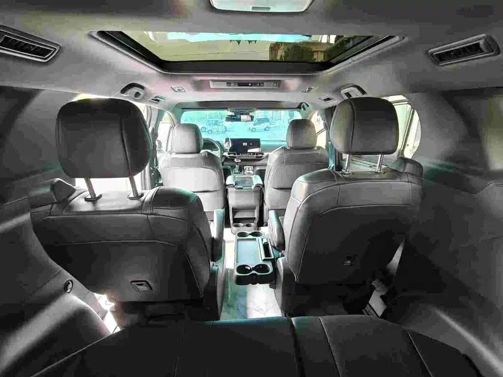 Toyota Granvia — фото 11