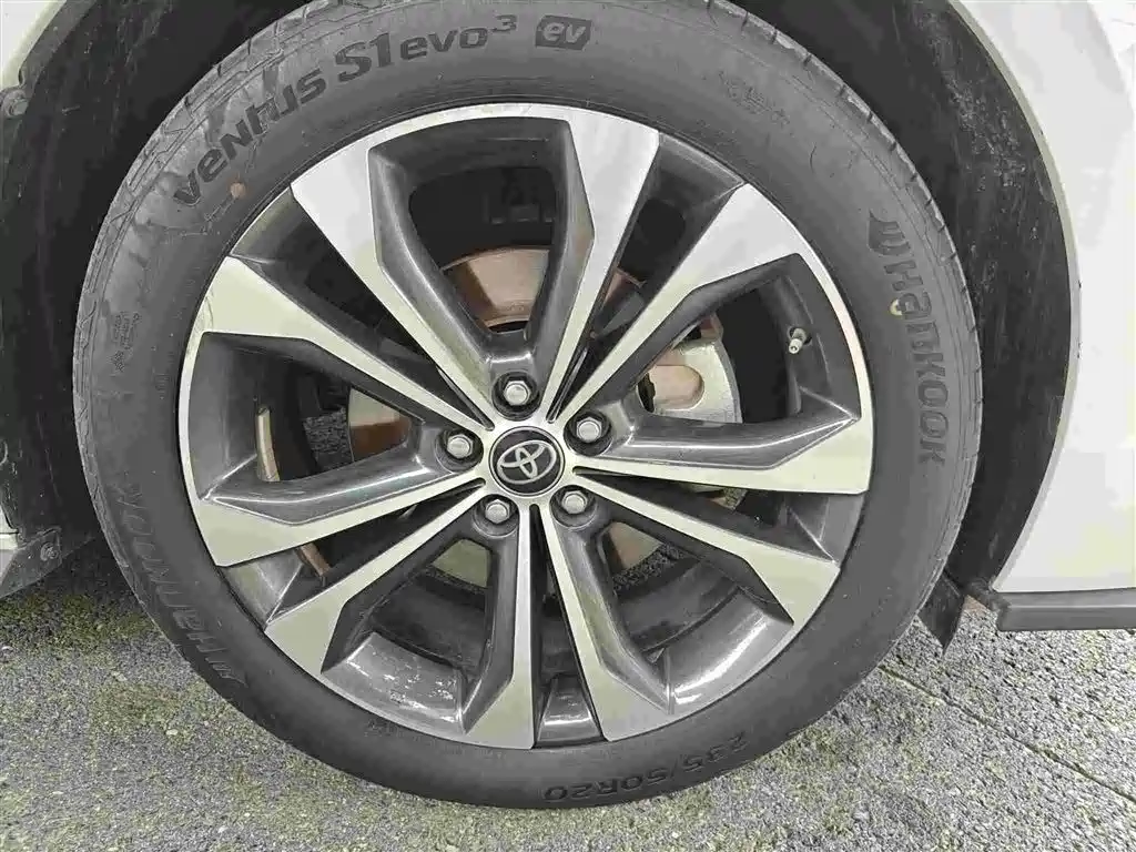 Toyota Granvia — фото 14
