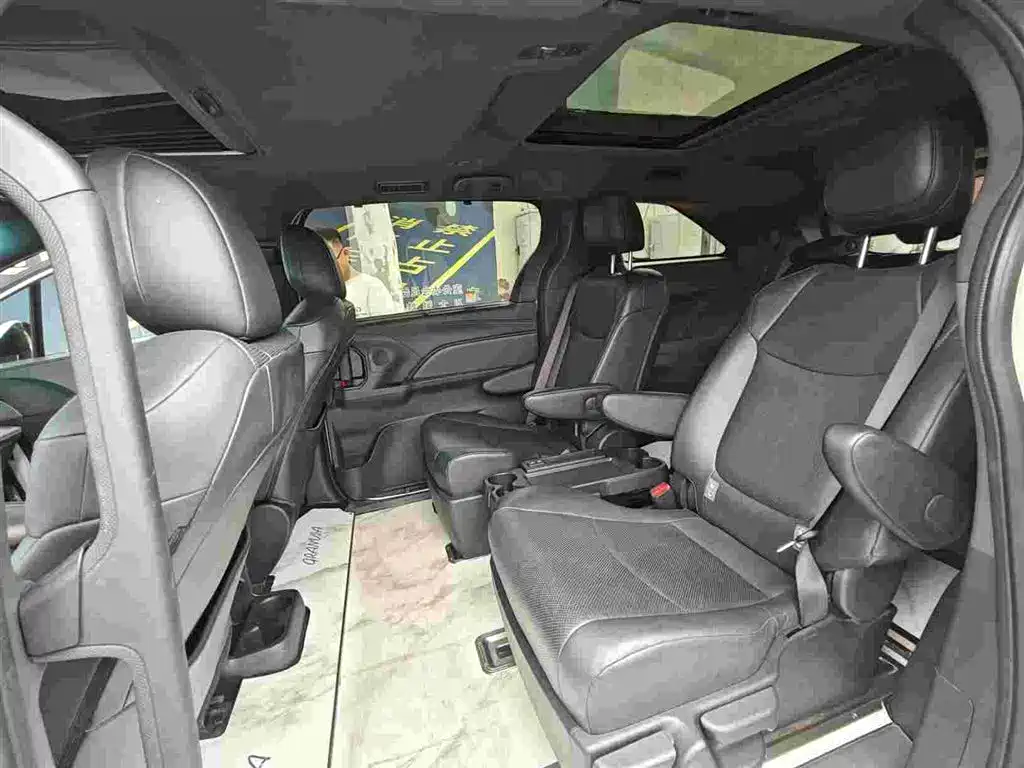 Toyota Granvia — фото 9