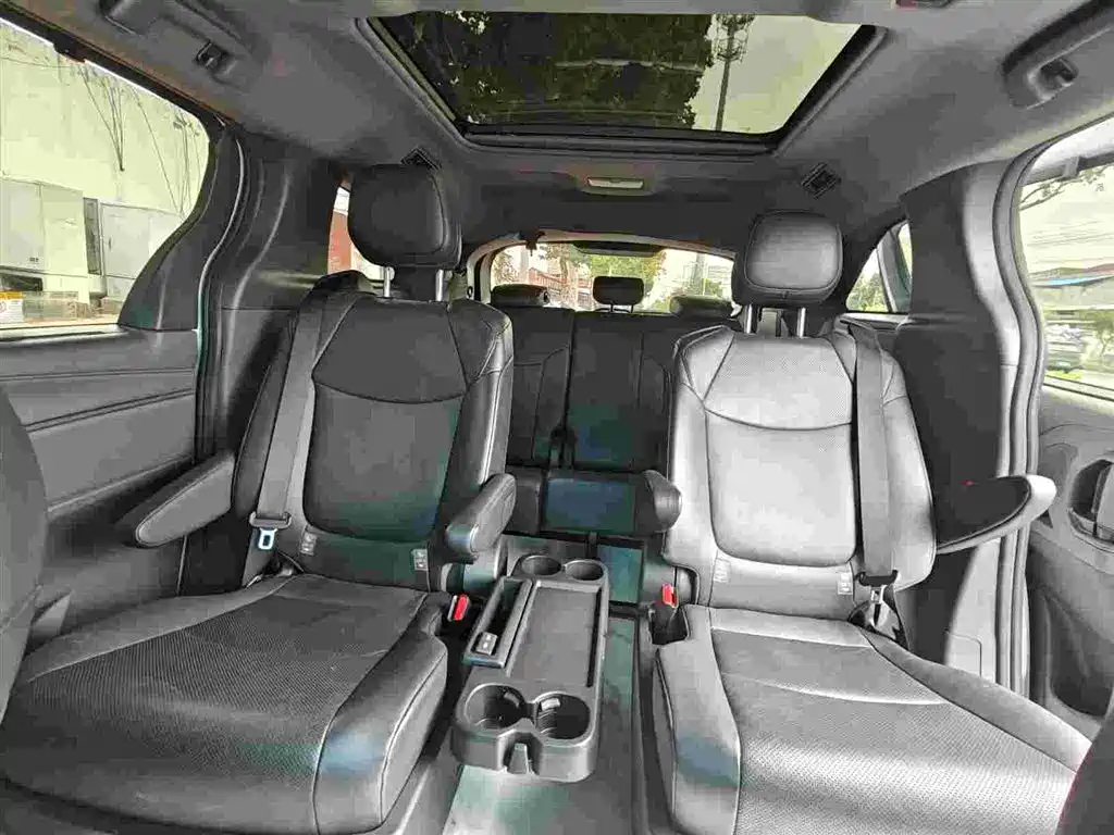 Toyota Granvia — фото 10