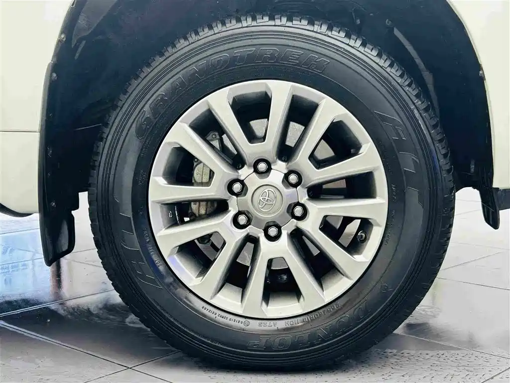 Toyota Prado — фото 10