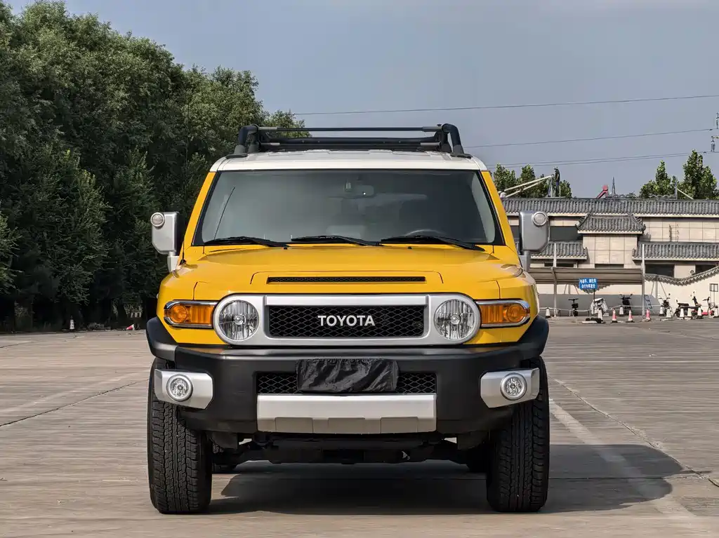 Toyota FJ Cruiser — фото 2