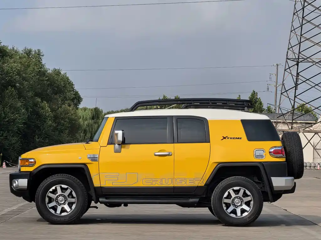 Toyota FJ Cruiser — фото 3