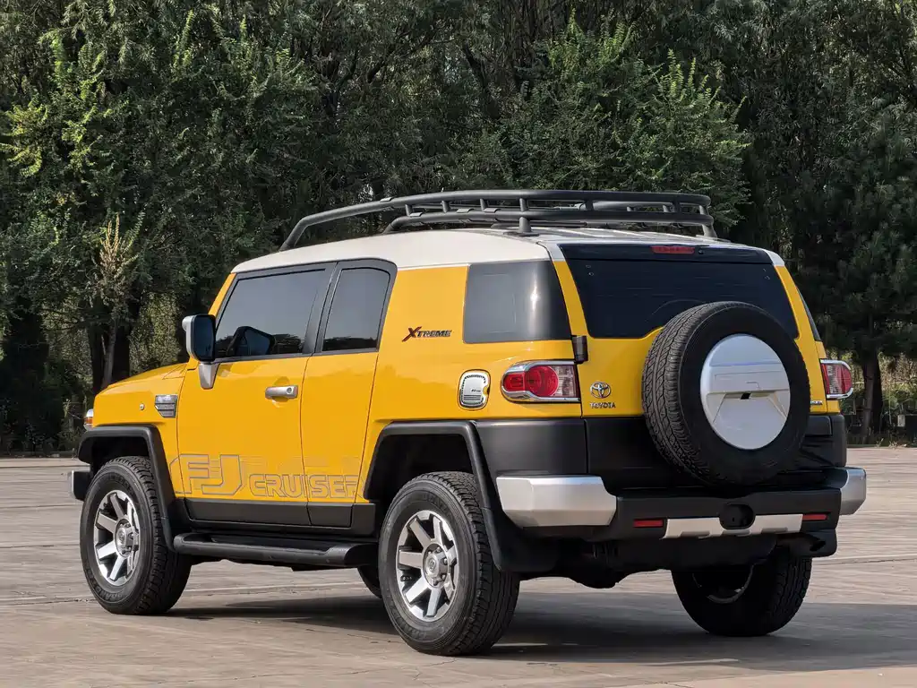 Toyota FJ Cruiser — фото 4