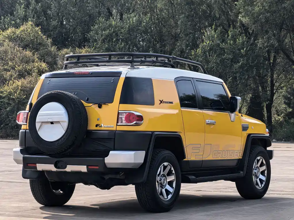Toyota FJ Cruiser — фото 6