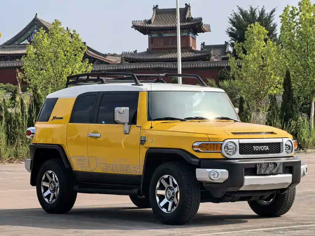 Toyota FJ Cruiser — фото 8