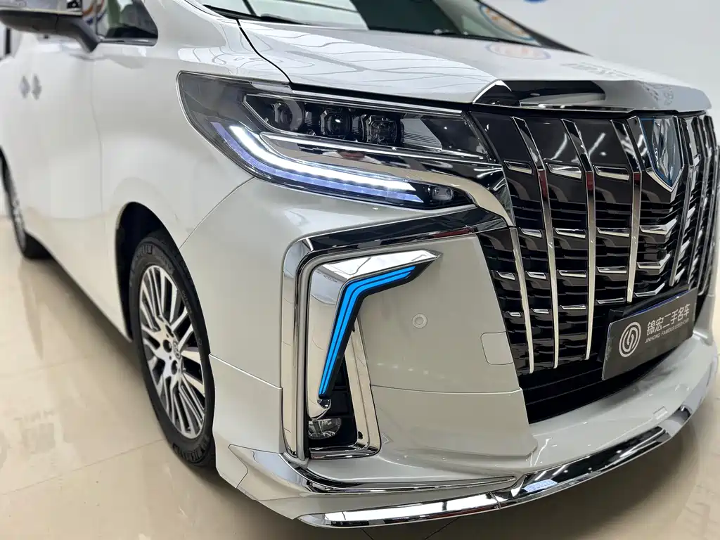 Toyota Alphard — фото 4