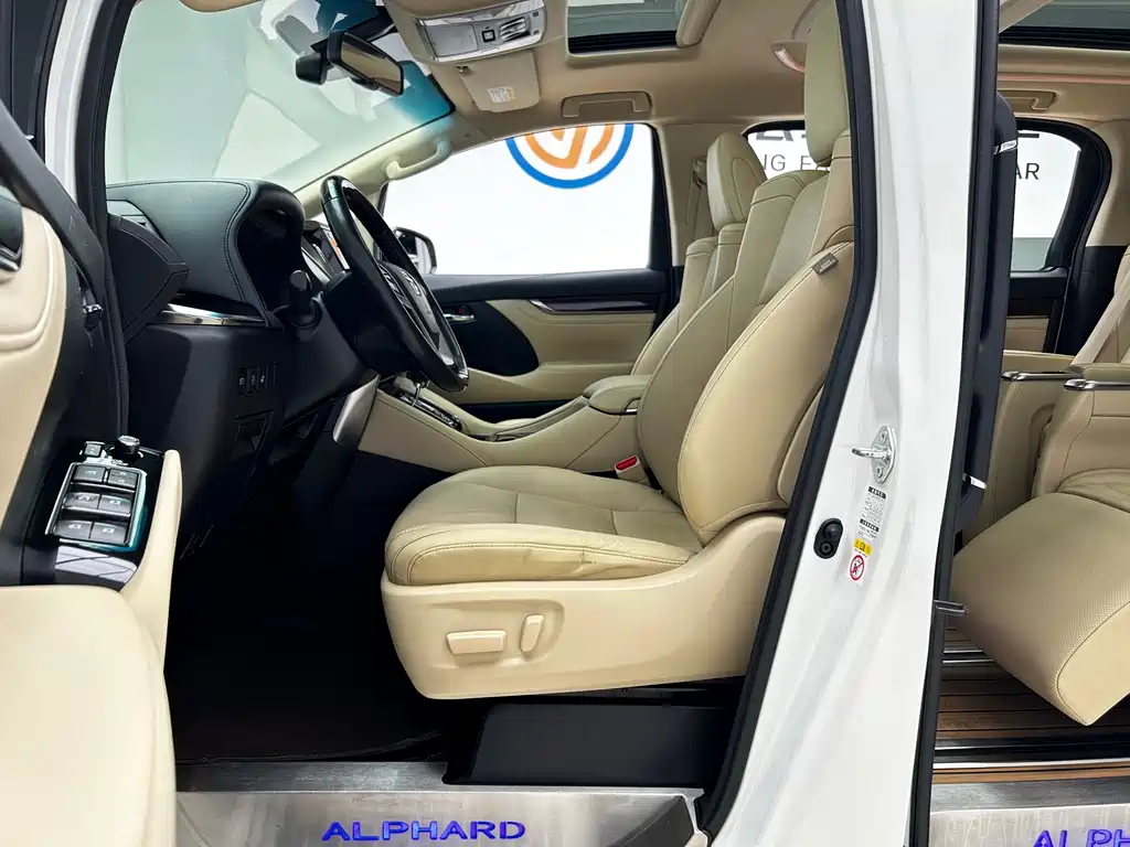 Toyota Alphard — фото 6