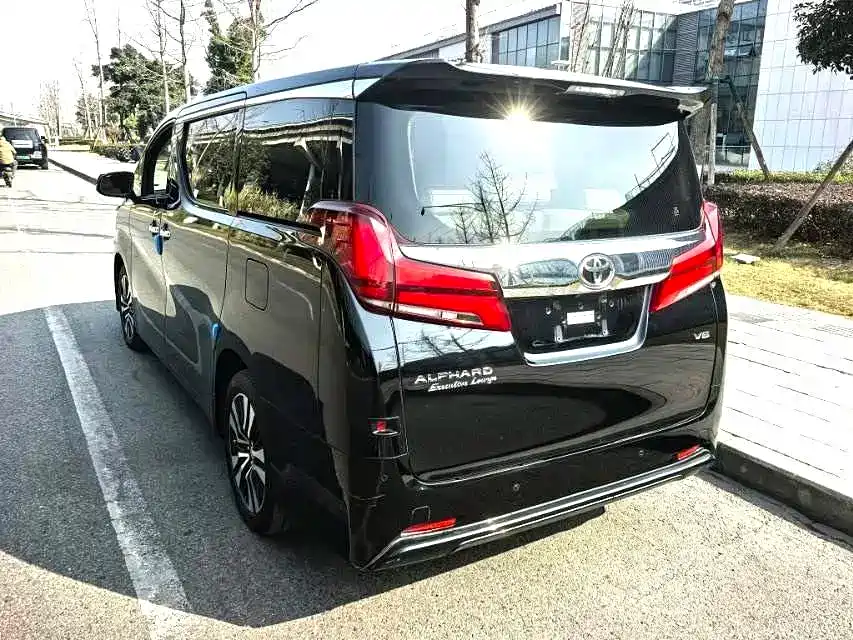Toyota Alphard — фото 3