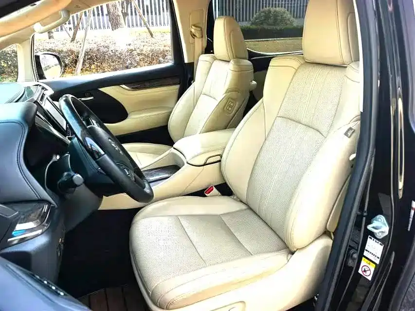 Toyota Alphard — фото 4
