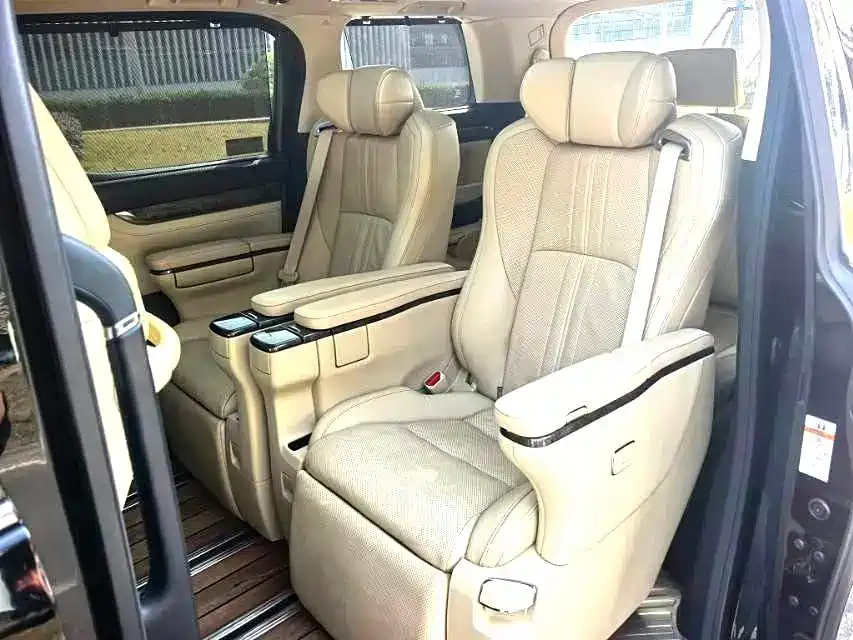 Toyota Alphard — фото 5