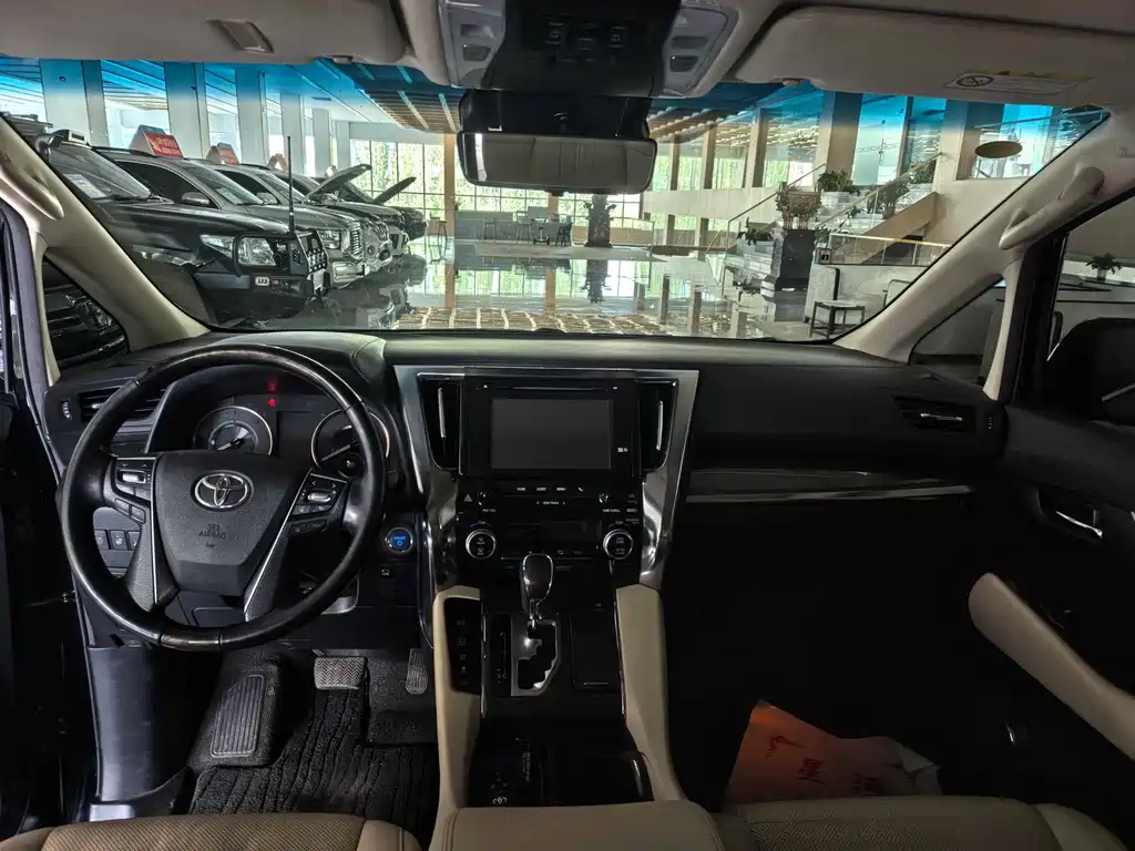 Toyota Vellfire — фото 5
