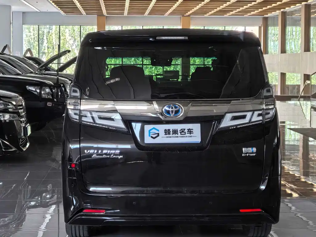 Toyota Vellfire — фото 7