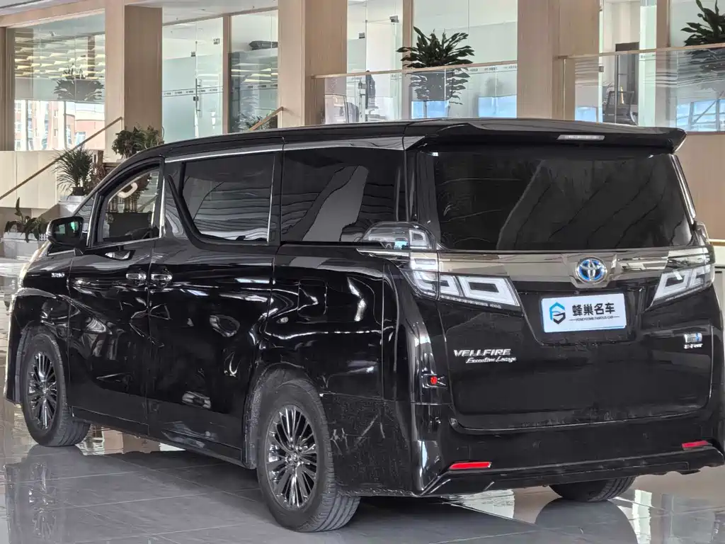 Toyota Vellfire — фото 8