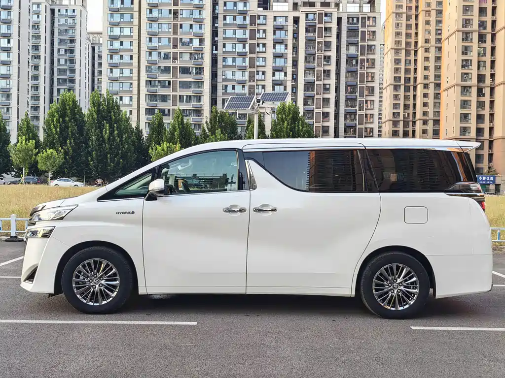 Toyota Vellfire — фото 2