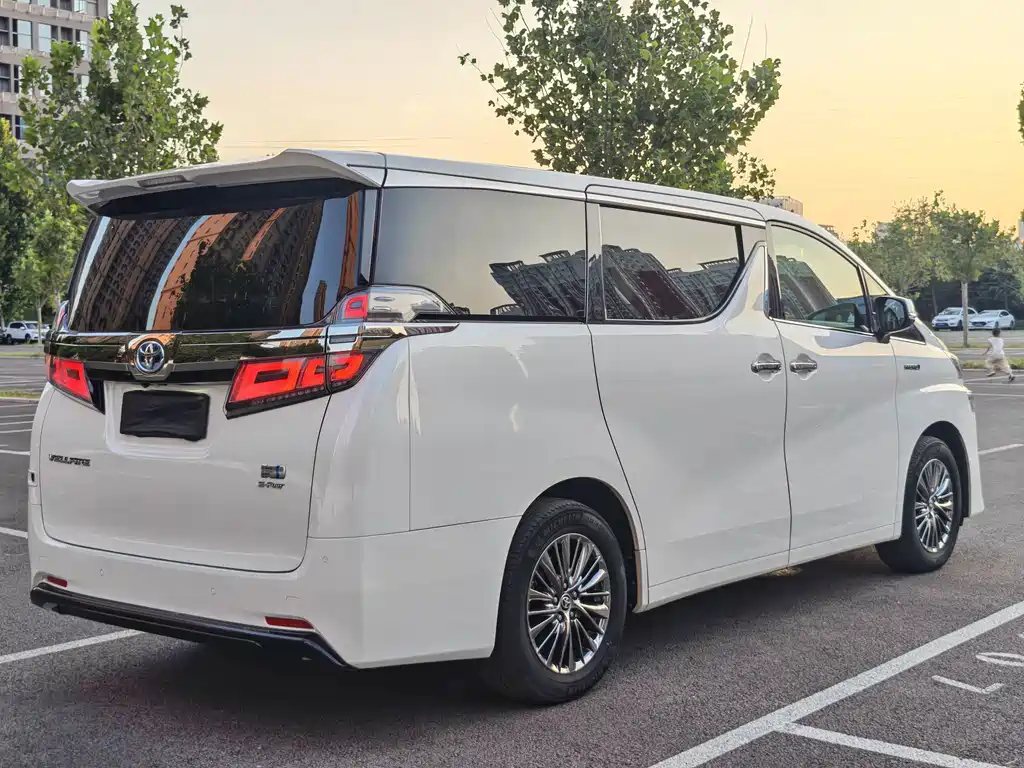 Toyota Vellfire — фото 3