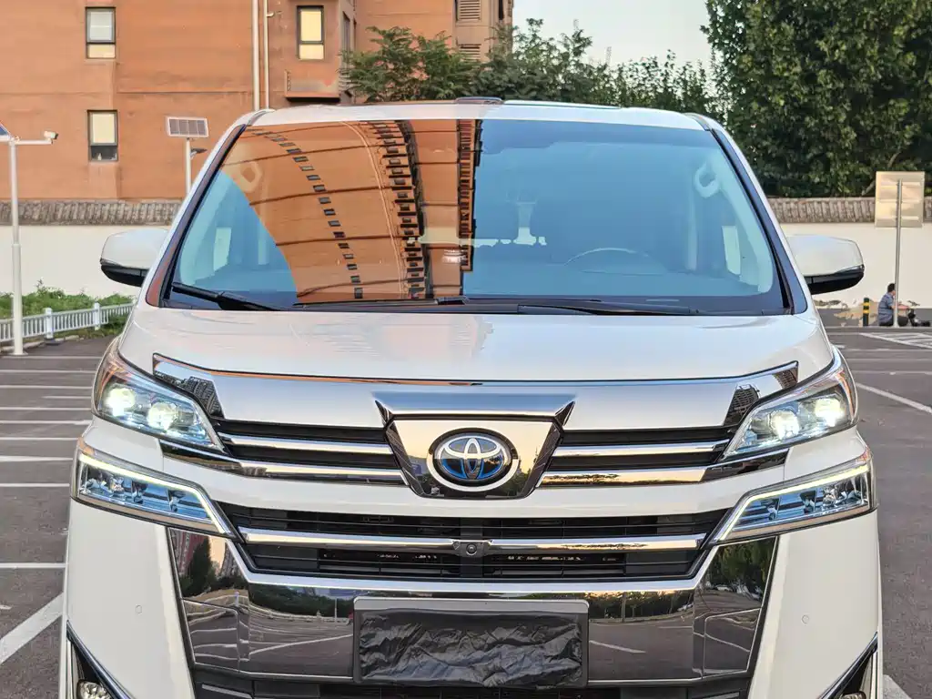 Toyota Vellfire — фото 4