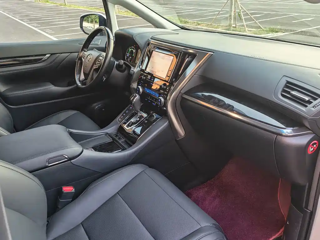 Toyota Vellfire — фото 8