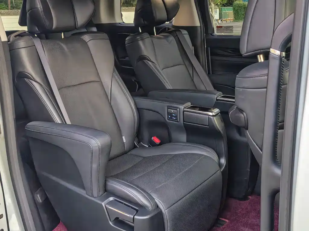 Toyota Vellfire — фото 9