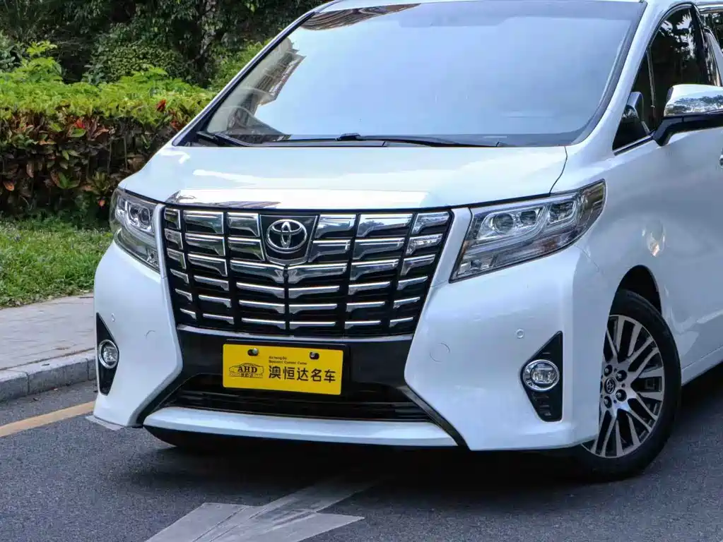 Toyota Alphard — фото 2
