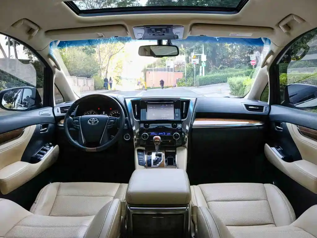 Toyota Alphard — фото 5