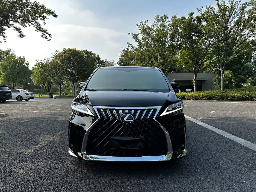 Toyota Vellfire — фото 2