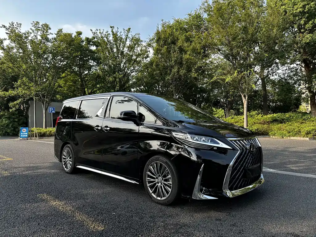 Toyota Vellfire — фото 3