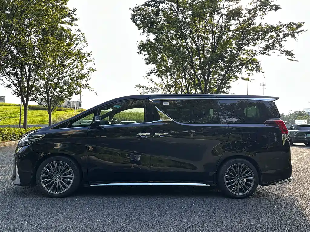 Toyota Vellfire — фото 4
