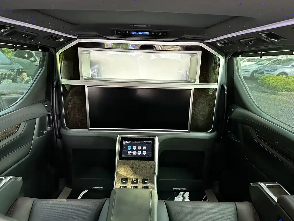 Toyota Vellfire — фото 8