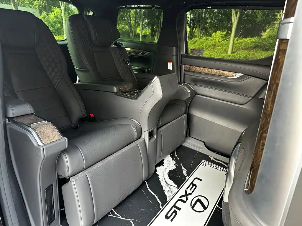 Toyota Vellfire — фото 9