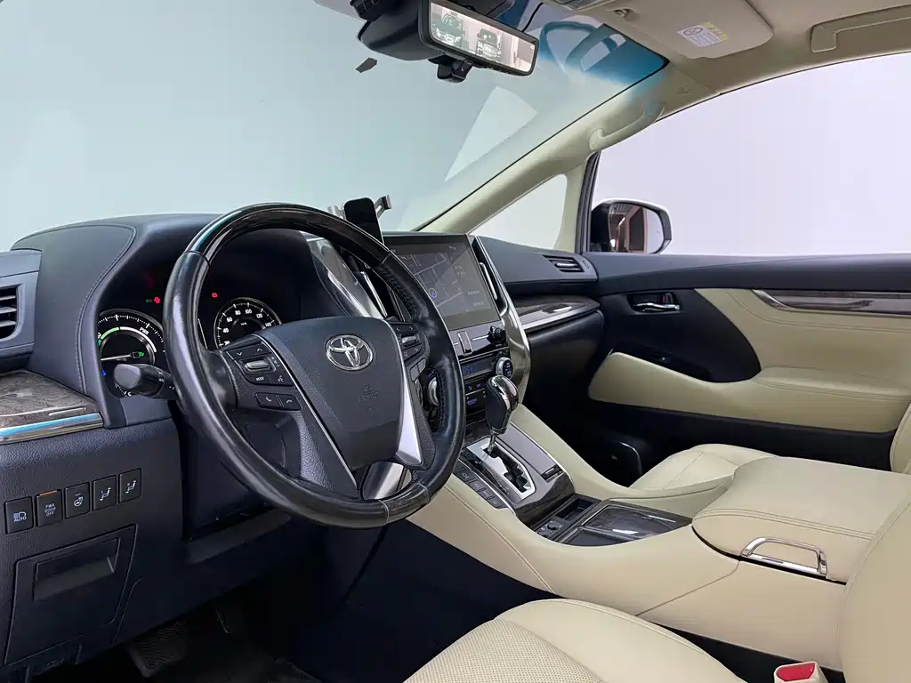 Toyota Vellfire — фото 4