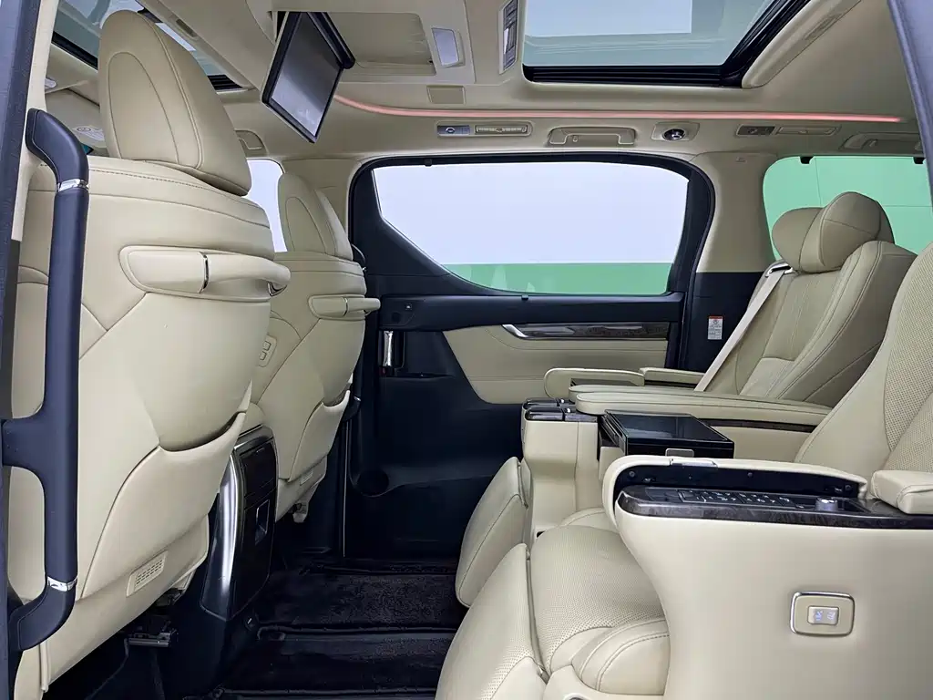 Toyota Vellfire — фото 7