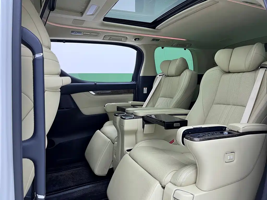 Toyota Vellfire — фото 8
