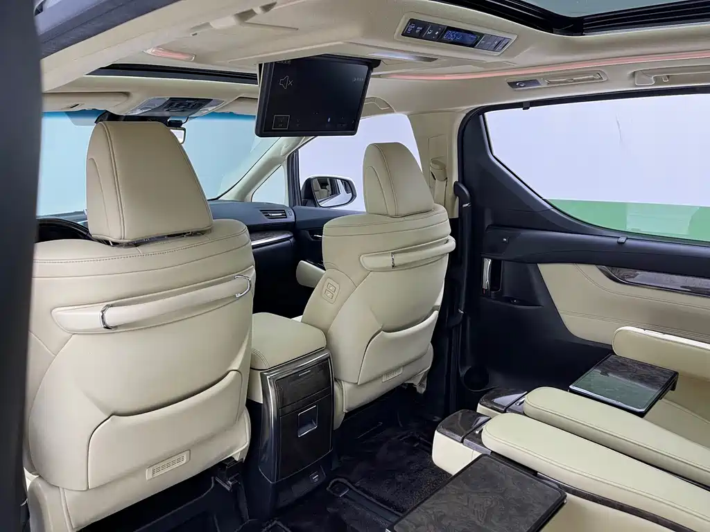 Toyota Vellfire — фото 9