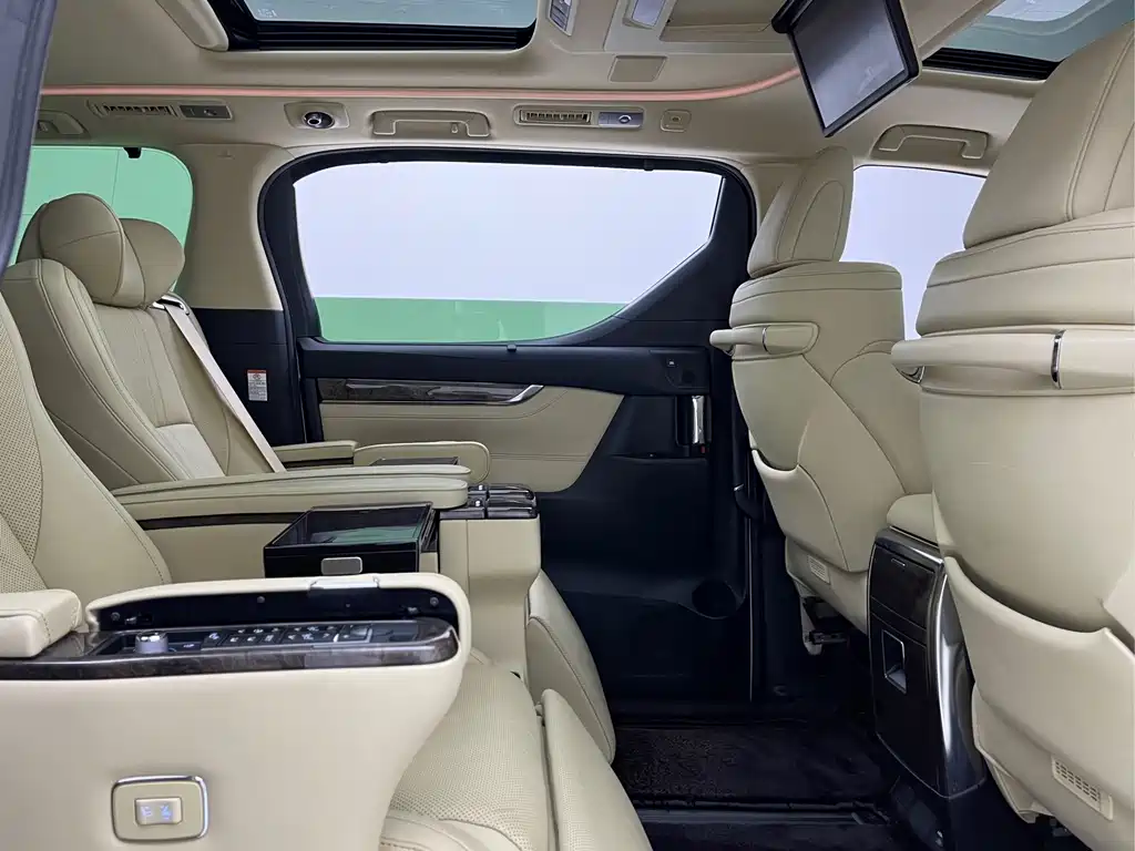 Toyota Vellfire — фото 10