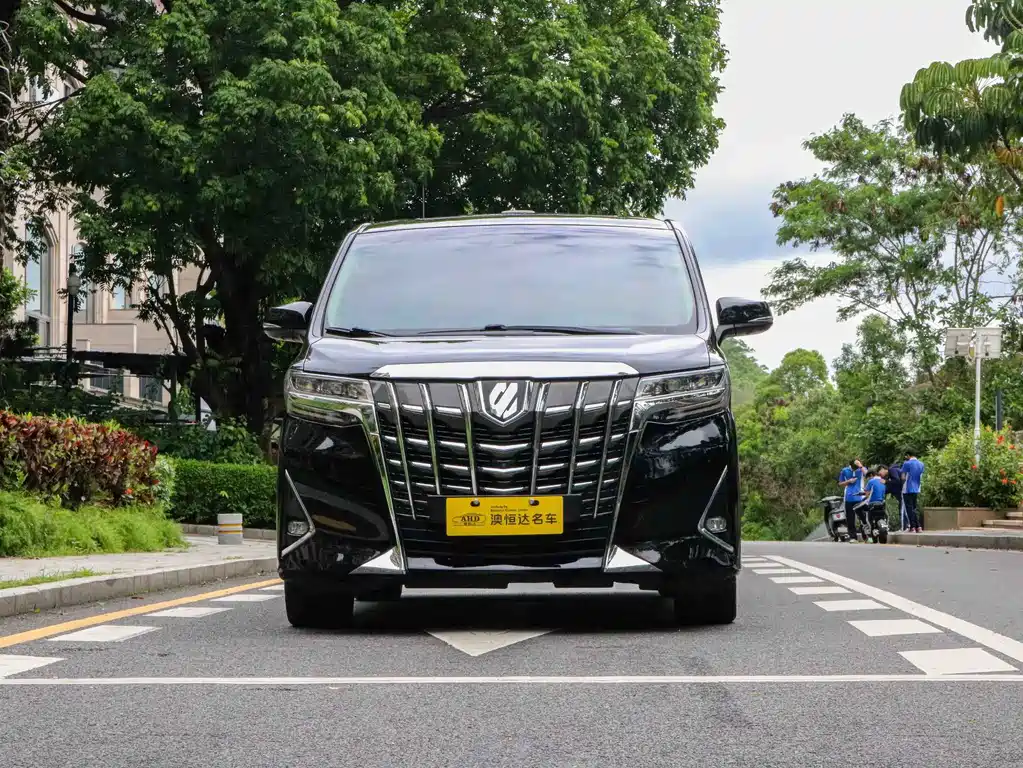 Toyota Alphard — фото 3