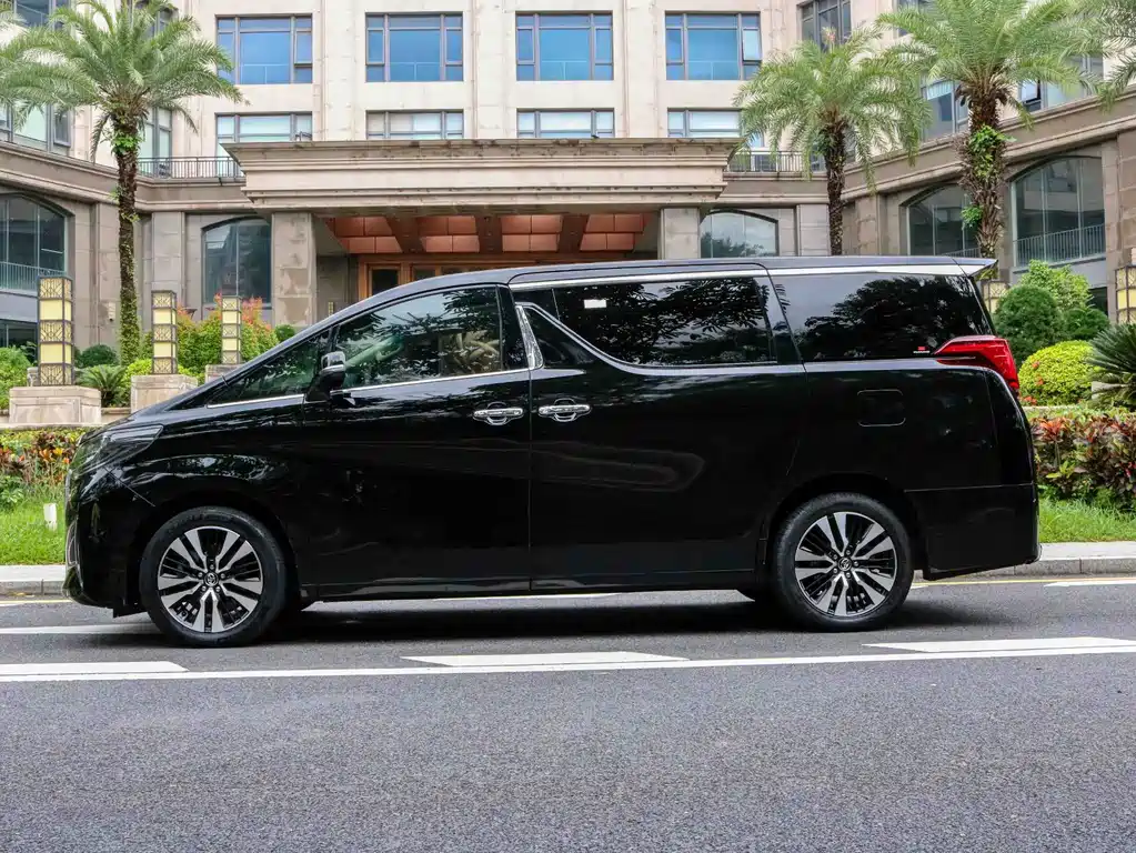 Toyota Alphard — фото 10