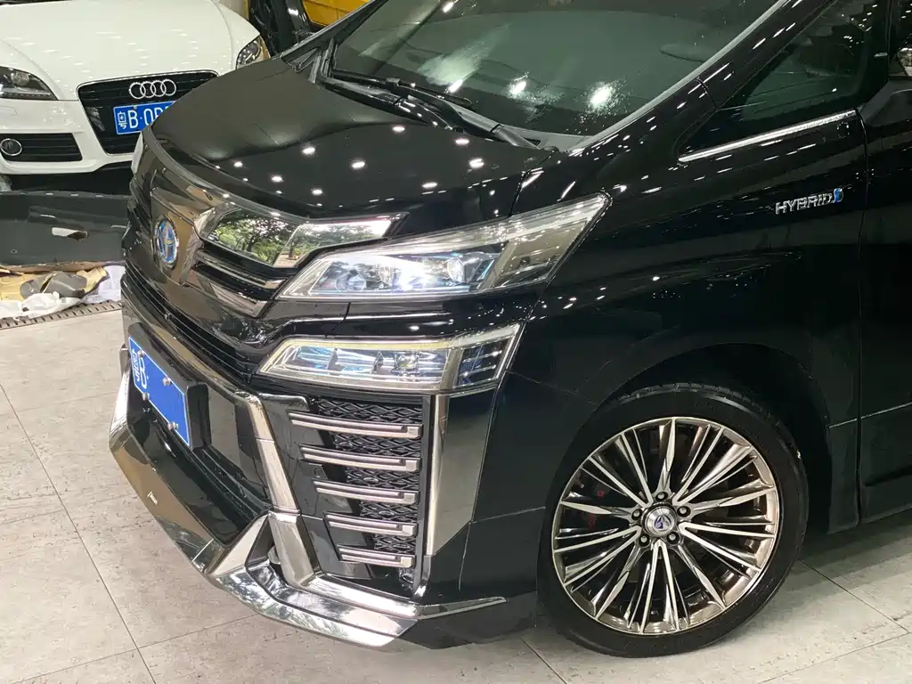 Toyota Vellfire — фото 4