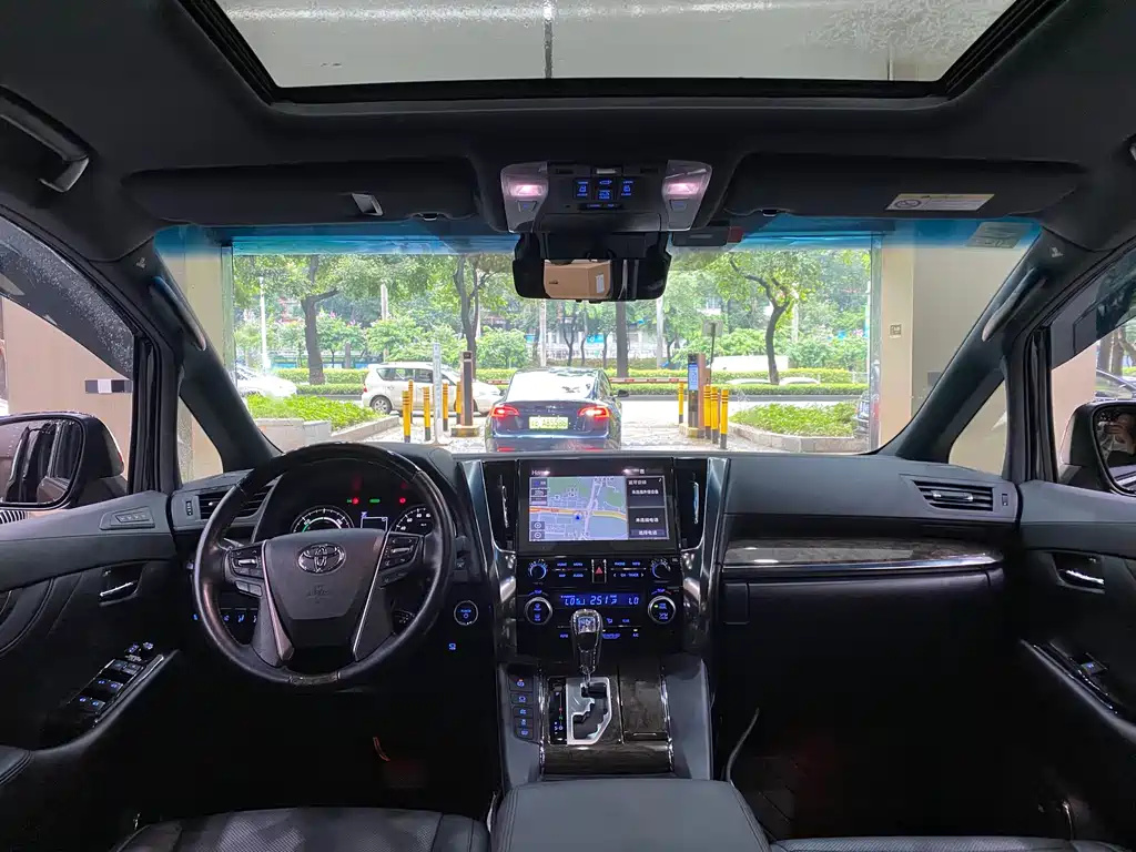 Toyota Vellfire — фото 5